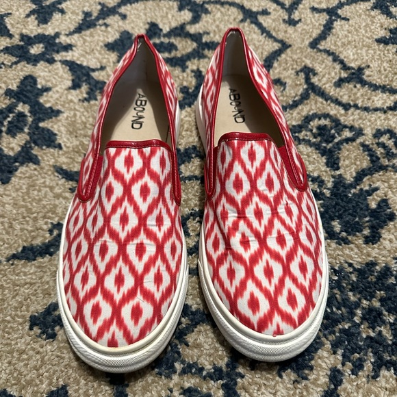 Abound slip on shoes. - Picture 2 of 3